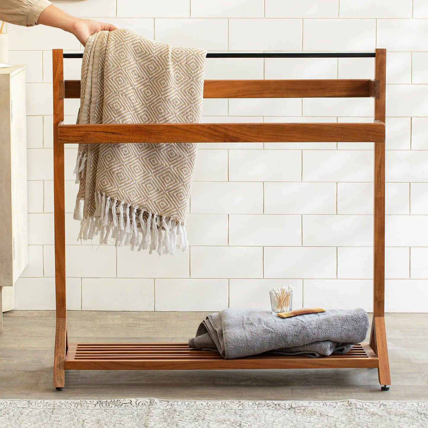 ODEJIA Sheesham Towel Holder with Lower-Shelf (Natural Finish)